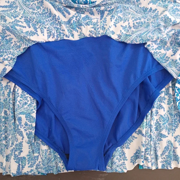 Catalina Blue and White Swimwear. Tag Reach 2X 18-20 but Fits Like 1X. NWT - Picture 3 of 4